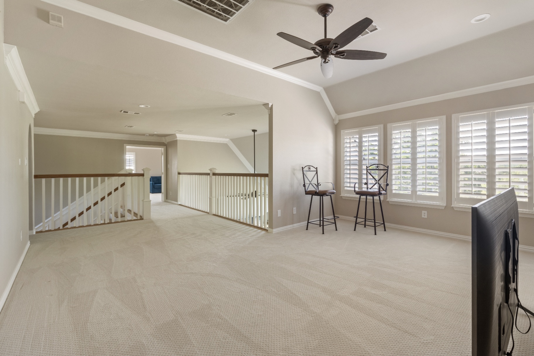 Upstairs landing with open railing